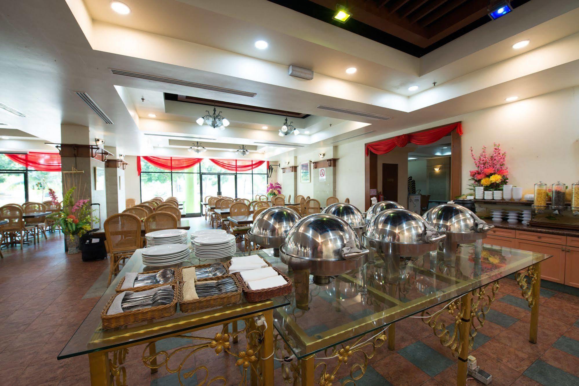 Collection O Hotel Super Cowboy Malacca Exterior foto