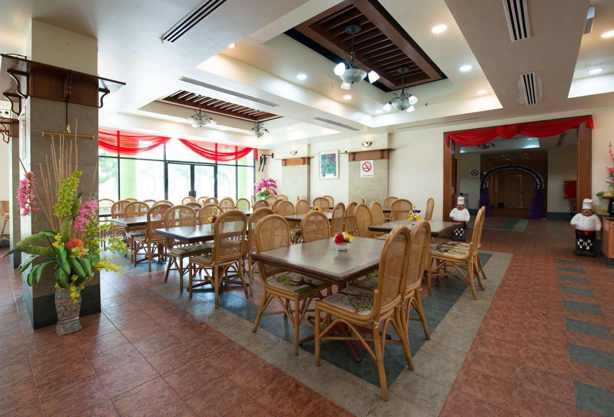 Collection O Hotel Super Cowboy Malacca Exterior foto